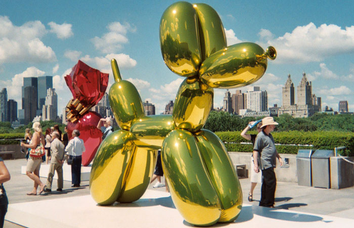 Jeff Koons Balloon Dog CC BY Ken Applebaum-Flickr